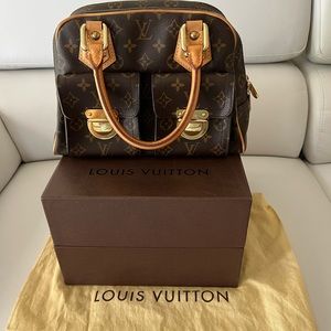 Authentic Louis Vuitton Monogram Canvas Purse with Double Clasp